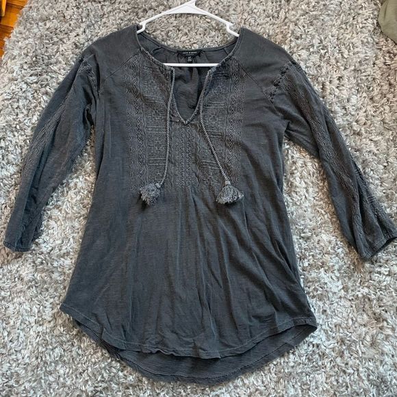 LUCKY BRAND || Woman’s gorgeous Bohemian Pom Pom ruffle charcoal top tribal - Picture 5 of 9